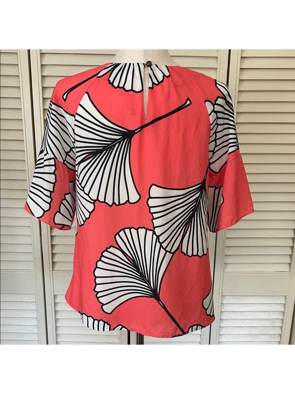 CROSBY by Mollie Burch Coral Botanical Print Blouse | Size XS - Picture 2 of 7